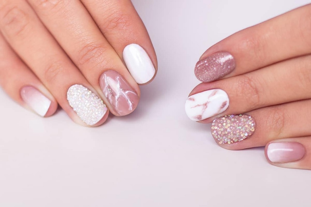 How To Glam Up Your Nails For Your Graduation Ceremony